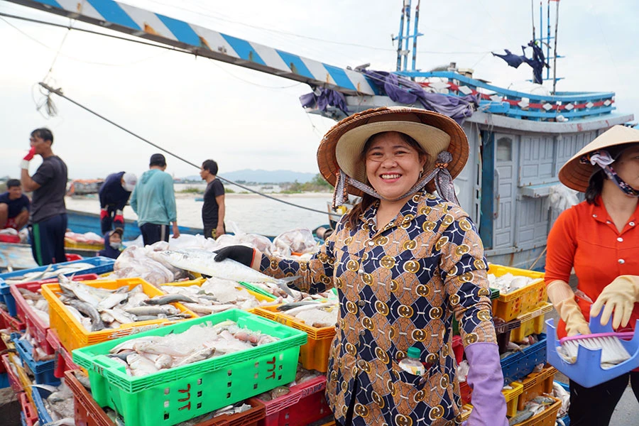 Ngư dân đánh bắt hợp pháp tại xã Phước Tỉnh, huyện Long Điền, Bà Rịa-Vũng Tàu. Ảnh: NHẬT DIỄM Chính phủ quyết tâm gỡ cảnh báo thẻ vàng thủy sản