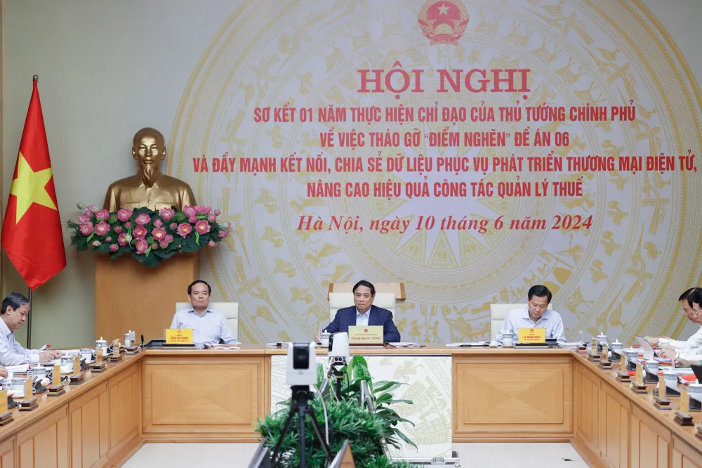 Thủ tướng Phạm Minh Chính chủ trì Hội nghị sơ kết một năm thực hiện chỉ đạo của Thủ tướng về việc tháo gỡ các “điểm nghẽn” trong triển khai Đề án 06. Ảnh: VGP tu-1-7-chi-dung-tai-khoan-vneid-khi-lam-dich-vu-cong-truc-tuyen