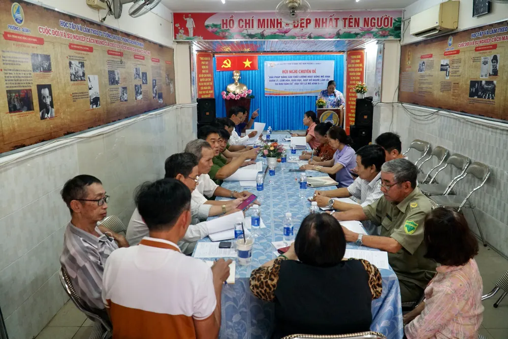 Ủy ban MTTQ Việt Nam quận 4, họp về công tác thực hiện mô hình 5+1 tại phường 8. Ảnh: THUẬN VĂN Vì một TP.HCM an toàn, bình yên - Bài cuối: TP.HCM kéo giảm tội phạm, tạo môi trường sống an toàn