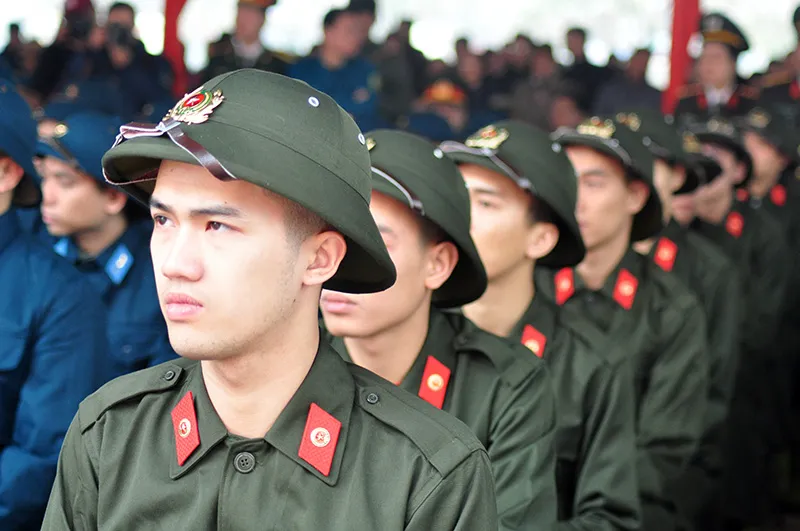 Hà Nội: Hàng chục công chức, viên chức xin nhập ngũ ảnh 2