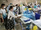 Chùm ảnh: Các bước xét nghiệm COVID-19 ở sân bay Tân Sơn Nhất