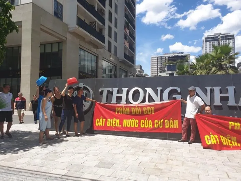 Dân chung cư Thống Nhất Complex bị cắt nước giữa lúc nắng nóng ảnh 1