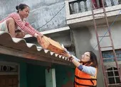 Hơn 1 tỉ đồng từ bạn đọc Pháp Luật TP.HCM hỗ trợ miền Trung 