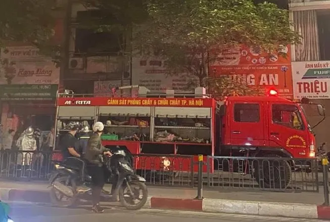 Hà Nội hỗ trợ gia đình mất 4 người trong vụ cháy sáng nay ảnh 2
