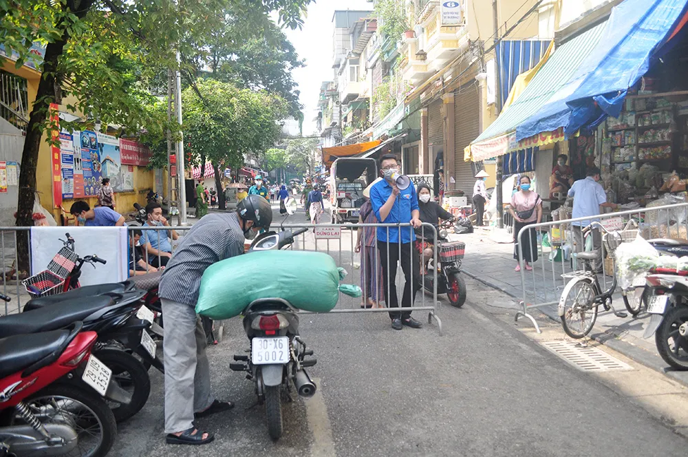 Hà Nội tạm thời cấm shipper giao hàng trong lúc giãn cách ảnh 2