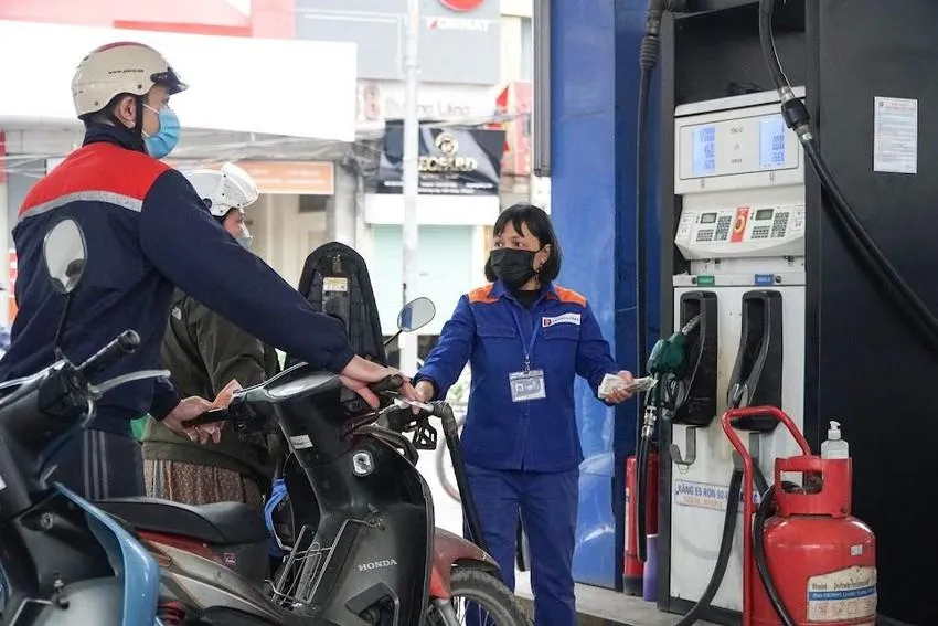 Giá xăng dầu thời gian qua tăng nhanh khiến giá cả nhiều loại mặt hàng tăng theo do chi phí vận chuyển gia tăng.