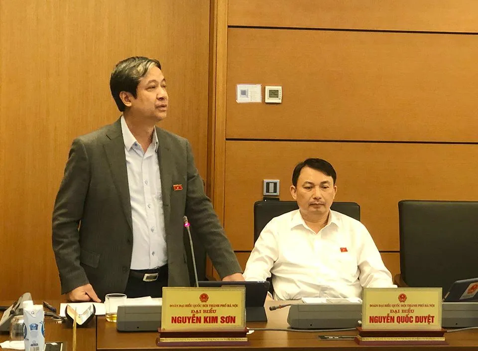 Bộ trưởng GDĐT Nguyễn Kim Sơn giải thích lý do giá sách giáo khoa bộ mới tăng gấp 2-3 lần