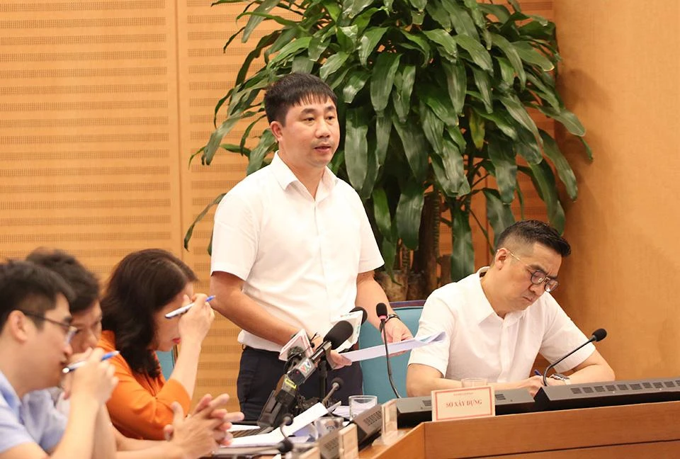 Phó Giám đốc Sở Xây dựng Hà Nội Mạc Bình Minh phát biểu tại buổi họp báo.