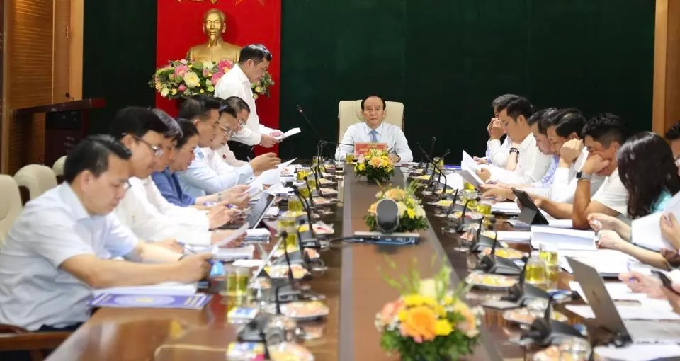 Các ĐB HĐND TP Hà Nội thảo luận tại tổ tại kỳ họp 9, HĐND TP Hà Nội khoá XVI.