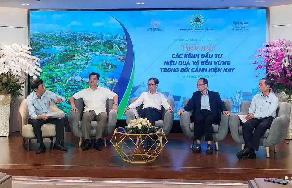 Toàn cảnh buổi toạ đàm Giải mã các kênh đầu tư hiệu quả và bền vững trong bối cảnh hiện nay. Toàn cảnh buổi toạ đàm Giải mã các kênh đầu tư hiệu quả và bền vững trong bối cảnh hiện nay.