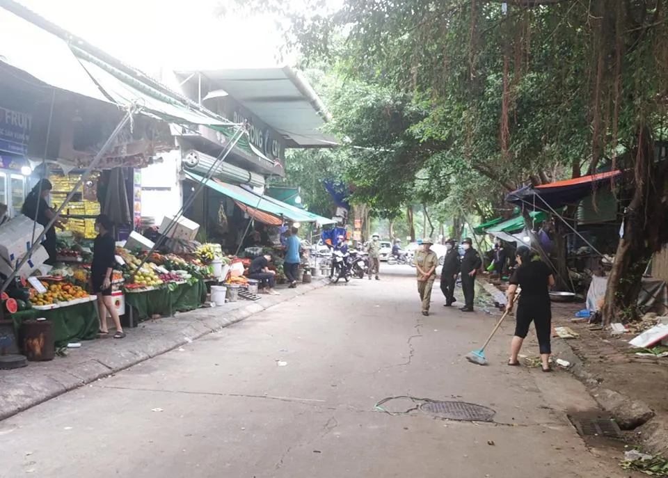 Khu vực chợ cóc phường Hoàng Liệt cũng trở nên gọn gàng hơn. Khu vực chợ cóc phường Hoàng Liệt cũng trở nên gọn gàng hơn.