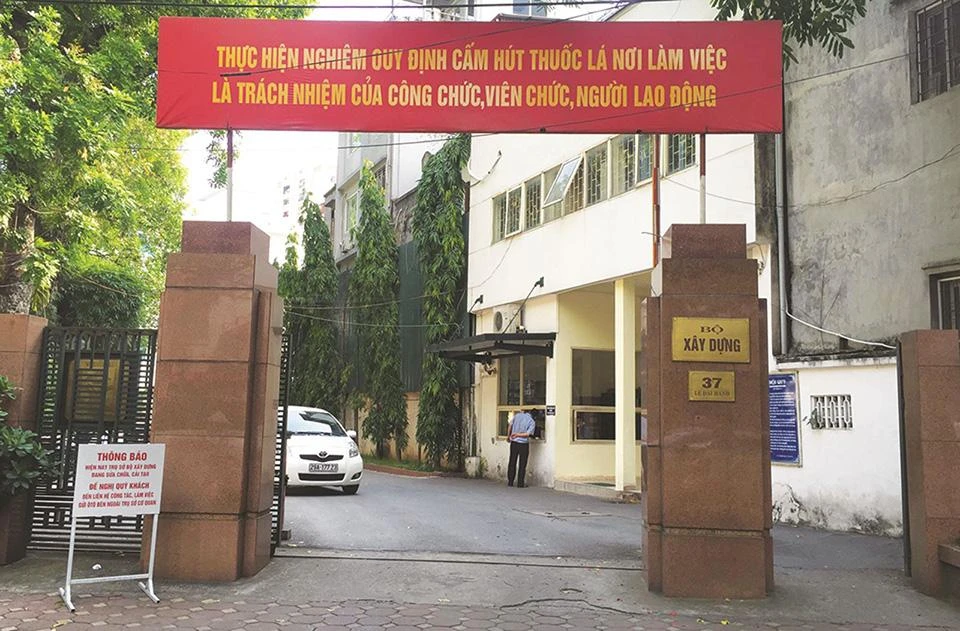 Bộ Xây dựng là một trong 13 bộ ngành được đề xuất di dời trụ sở cơ quan. Bộ Xây dựng là một trong 13 bộ ngành được đề xuất di dời trụ sở cơ quan.