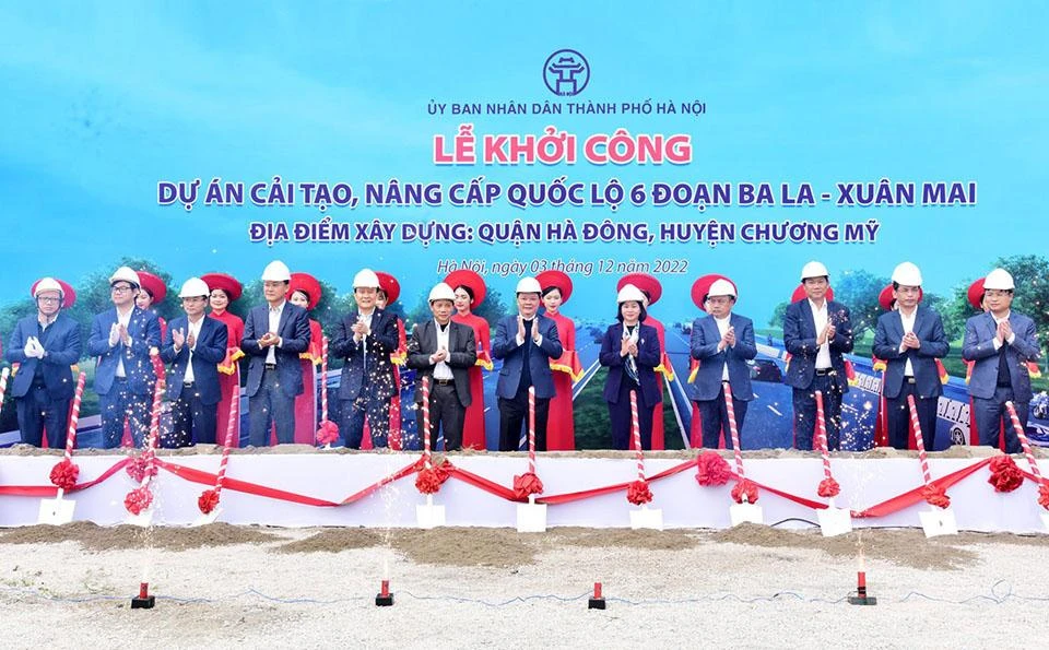 UBND TP Hà Nội tổ chức khởi công dự án mở rộng Quốc lộ 6 đoạn Ba La - Xuân Mai sáng ngày 3-12. Ảnh:TP