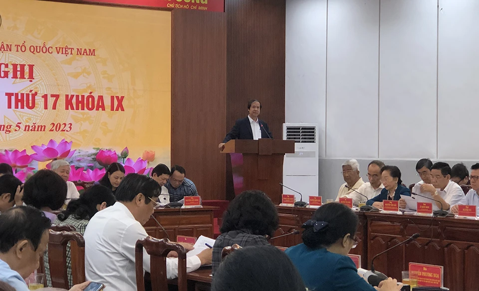 Bộ trưởng GD&amp;ĐT Nguyễn Kim Sơn báo cáo kết quả triển khai chương trình GDPT 2018.(Ảnh: TP)