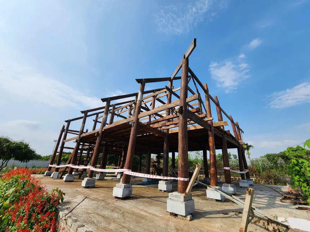 Một công trình tại dự án Vườn sinh thái Hoa Bay đang bị xử lý (ảnh: TP) Một công trình tại dự án Vườn sinh thái Hoa Bay đang bị xử lý (ảnh: TP)