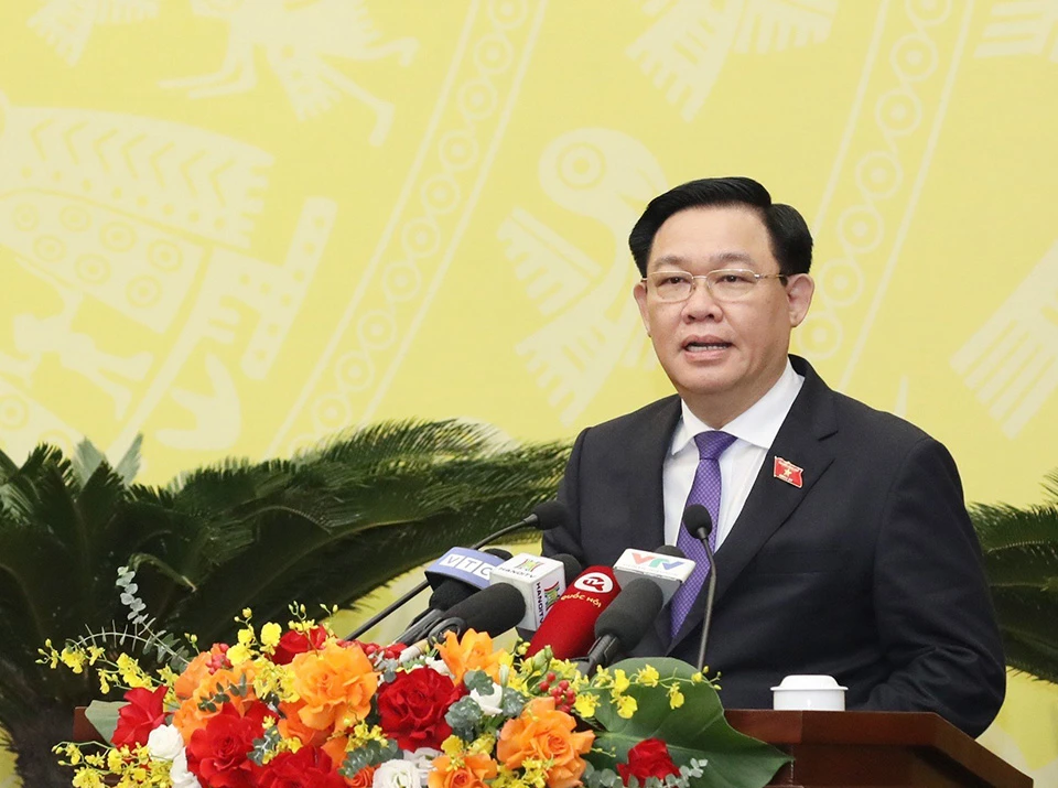 Chủ tịch Quốc hội Vương Đình Huệ phát biểu tại phiên khai mạc kỳ họp HĐND TP Hà Nội sáng 3-7. Ảnh: TP