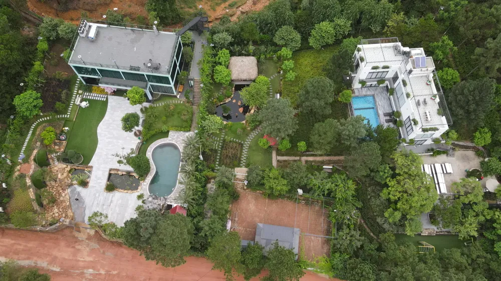 Nhiều công trình xây dựng kiên cố, homestay mọc lên sát tuyến đường bị sạt lở ở xóm Ban Tiện, thôn Phù Ninh, xã Minh Phú (Sóc Sơn, Hà Nội) Nhiều công trình xây dựng kiên cố, homestay mọc lên sát tuyến đường bị sạt lở ở xóm Ban Tiện, thôn Phù Ninh, xã Minh Phú (Sóc Sơn, Hà Nội)