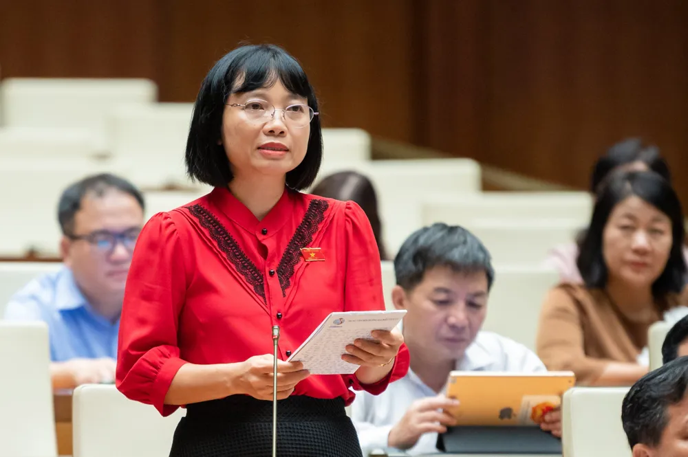 Đại biểu Nguyễn Thị Việt Nga (Đoàn ĐBQH tỉnh Hải Dương) cho biết ủng hộ phương án đổi tên thành Luật Căn cước. Đại biểu Nguyễn Thị Việt Nga (Đoàn ĐBQH tỉnh Hải Dương) cho biết ủng hộ phương án đổi tên thành Luật Căn cước.