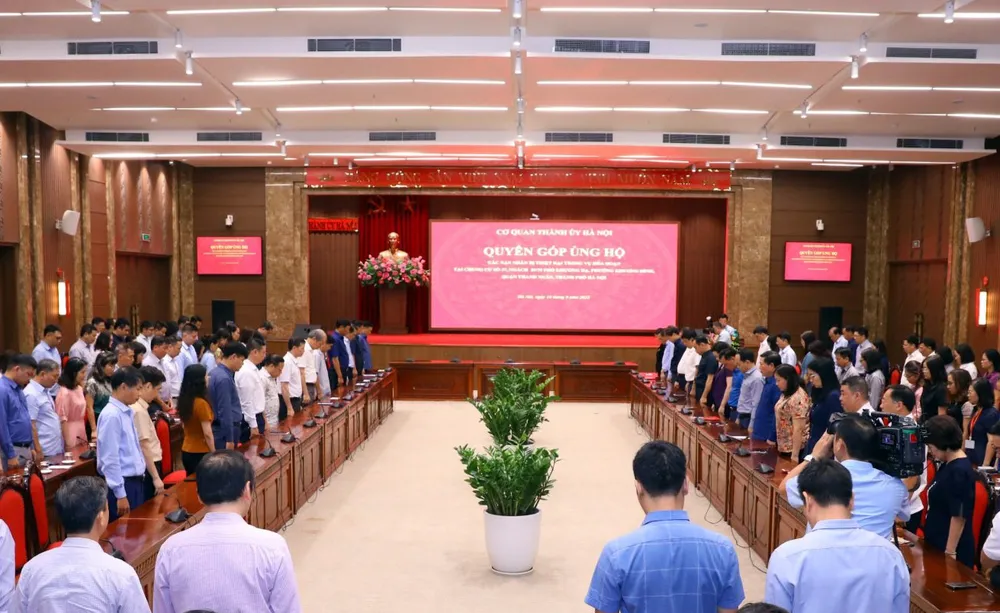 Thành uỷ Hà Nội tổ chức một phút mặc niệm cho các nạn nhân bị thiệt mạng trong vụ cháy chung cư mini tại phường Khương Hạ, quận Thanh Xuân, Hà Nội. thanh-uy-tuong-niem.jpeg
