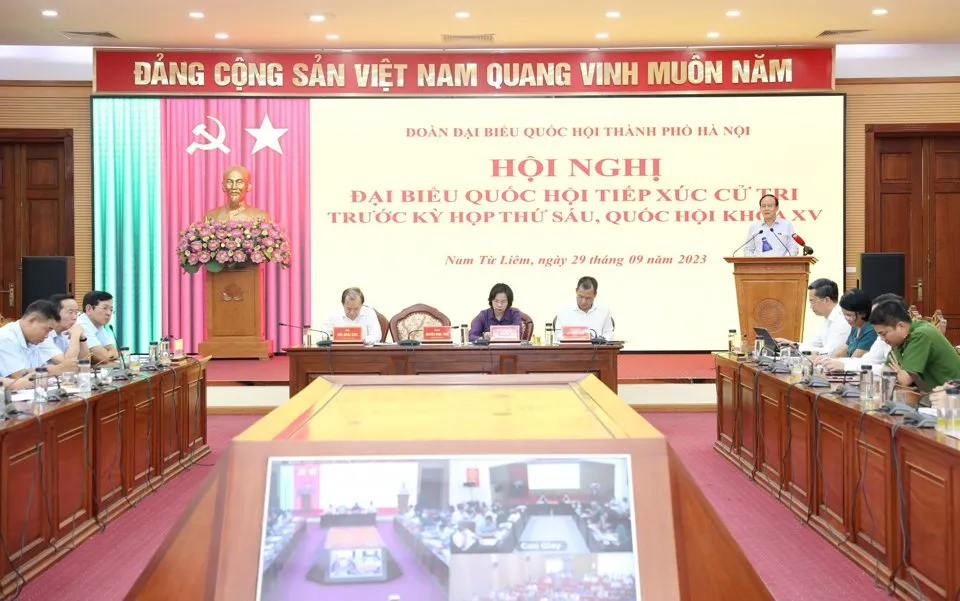 Hội nghị tiếp xúc cử tri của Đoàn ĐBQH TP Hà Nội với cử tri các quận Nam Từ Liêm, Cầu Giấy, Thanh Xuân chiều ngày 29-9. tiep-xuc-cu-tri-2.jpeg