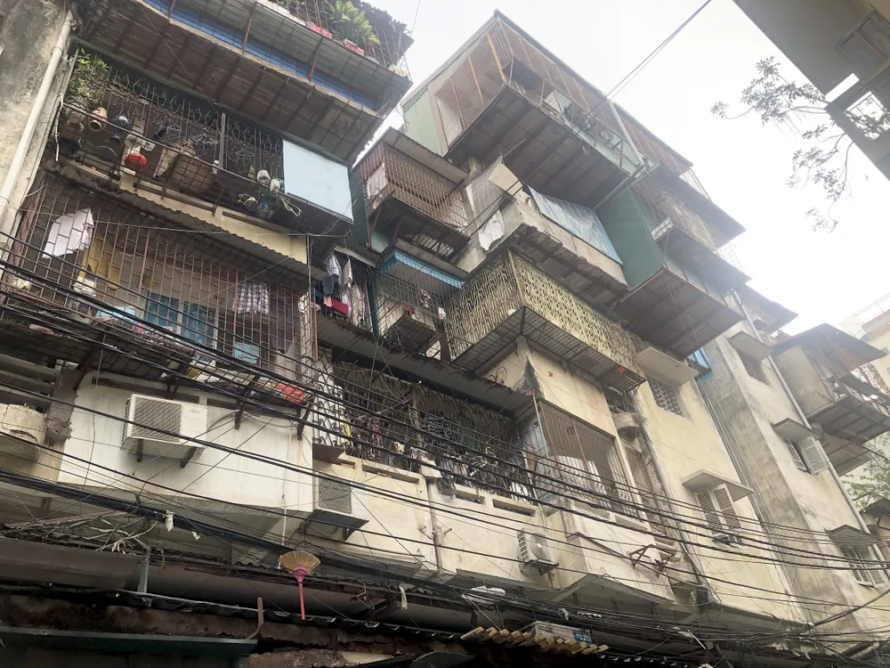 Hà Nội cần cơ chế mạnh hơn để cải tạo chung cư cũ, xử lý xây dựng sai phép