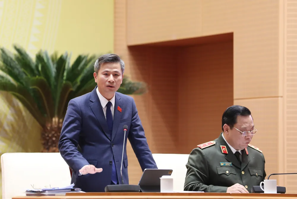 Giám đốc Sở GTVT Hà Nội Nguyễn Phi Thường cho hay Hà Nội đang có 100 dự án quây tôn, khiến giao thông nhiều khu vực tại nội đô ùn tắc.