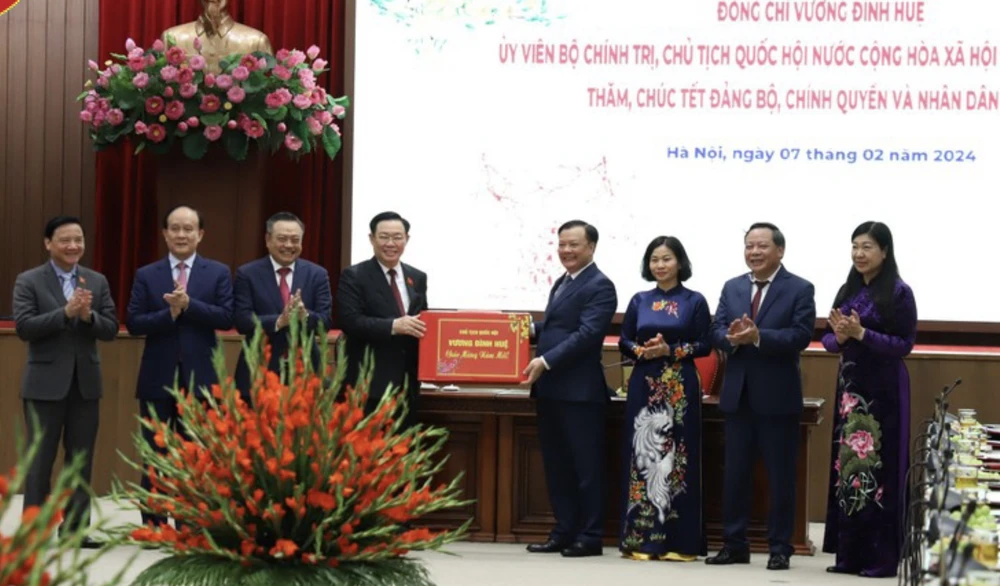 Chủ tịch Quốc hội: Chúc Hà Nội đạt nhiều thành tựu mới, lớn hơn trong năm 2024
