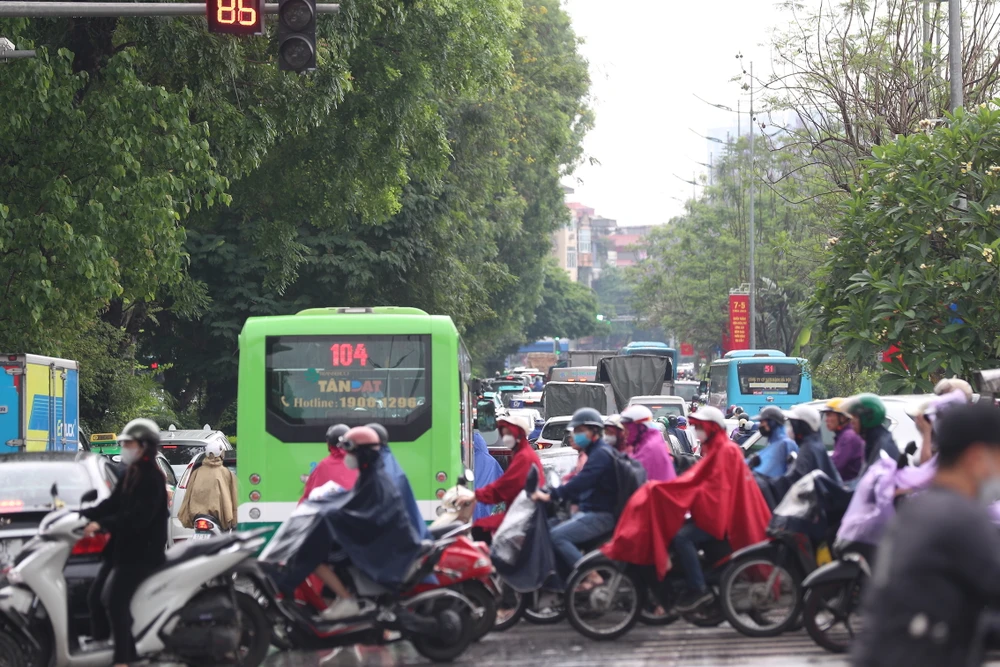 Đường Láng thường xuyên ùn tắc vào giờ cao điểm. Ảnh: Trọng Phú so-gtvt-ha-noi-duong-lang2.JPG