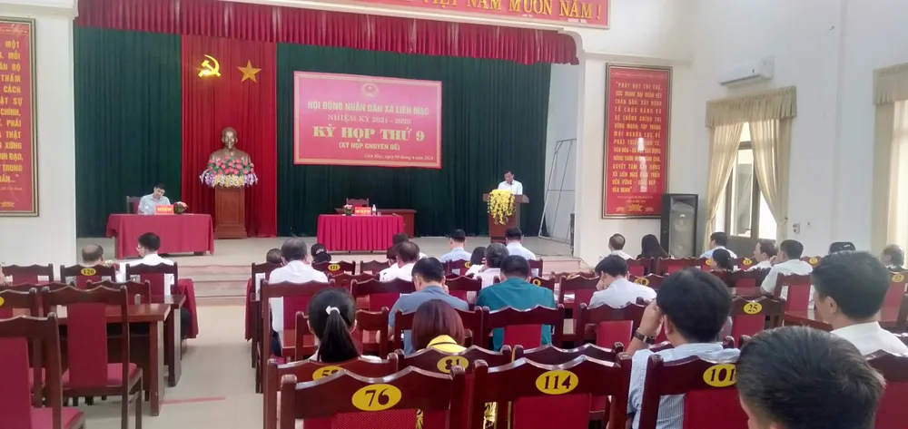 HĐND xã Liên Mạc, huyện Mê Linh thông qua Dự thảo Nghị quyết về việc tán thành chủ trương nhập xã Vạn Yên và xã Liên Mạc hồi đầu tháng 4. Ảnh: Cổng TTĐT huyện Mê Linh Hà Nội sẽ sáp nhập 100 xã, phường, không sáp nhập quận Hoàn Kiếm