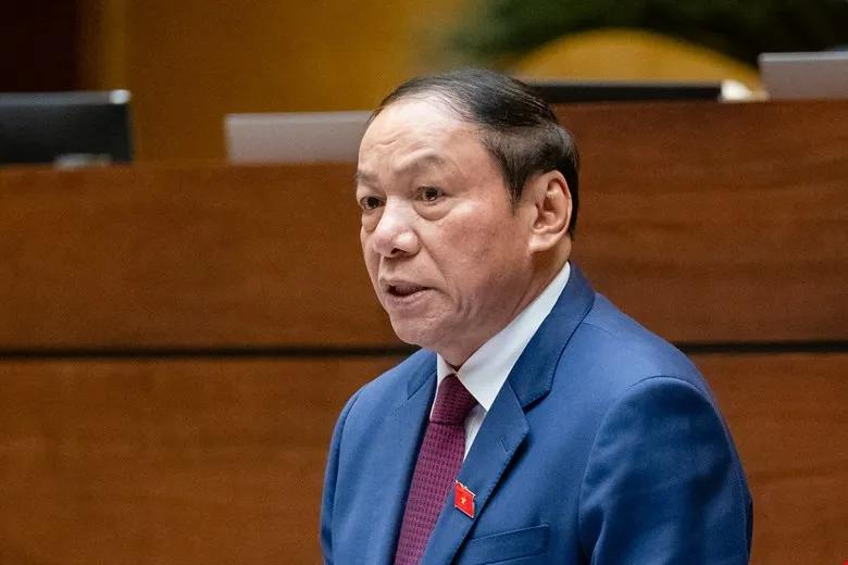 Bộ trưởng VHTT&DL Nguyễn Văn Hùng. Bộ trưởng VHTT&DL trả lời về việc vận động viên đội tuyển bị bớt xén tiền ăn