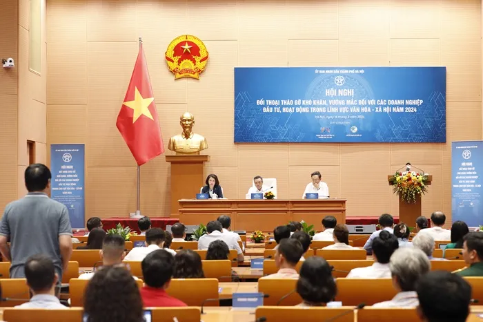 Hội nghị đối thoại tháo gỡ khó khăn, vướng mắc đối với các doanh nghiệp đầu tư, hoạt động trong lĩnh vực văn hoá, xã hội của Hà Nội diễn ra hôm nay 16-8. chu-tich-ubndtp-ha-noi2.jpeg
