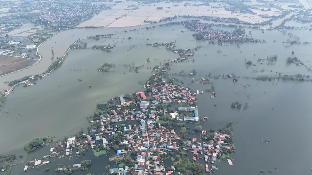 Rốn lũ của Hà Nội - các thôn Nam Hài, Hạnh Bồ, Nhân Lý (thuộc xã Nam Phương Tiến, Chương Mỹ, Hà Nội) bị ngập trắng nước, đường xá bị chia cắt, nhà cửa làng xóm bị cô lập. (Ảnh: Trọng Phú) ron-lu-cua-Ha-Noi-3.JPG