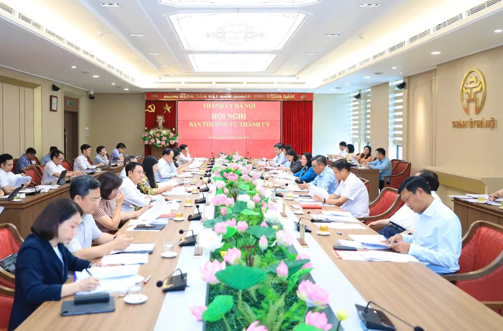 Chiều 24-9, Ban Thường vụ Thành ủy nghe báo cáo và cho ý kiến về các hoạt động tổ chức kỷ niệm 70 năm Ngày Giải phóng Thủ đô (10-10-1954 – 10-10-2024). Hà Nội dừng bắn pháo hoa dịp 70 năm Ngày Giải phóng Thủ đô
