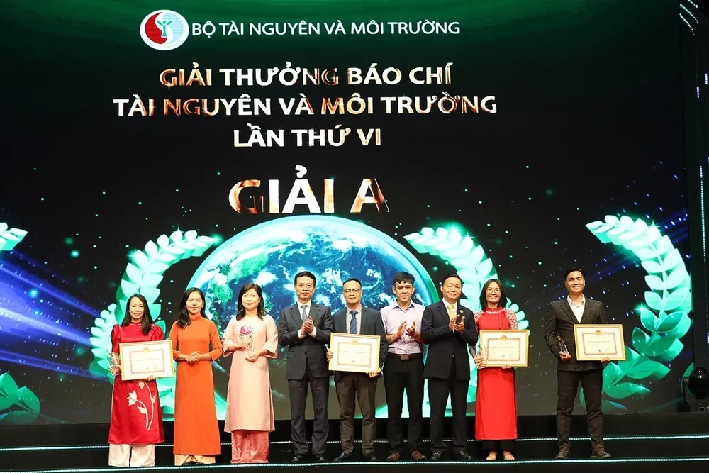 Lễ trao giải Giải thưởng báo chí tài nguyên và môi trường lần thứ VI. (Ảnh: Trung tâm Truyền thông Tài nguyên và Môi trường) giai-thuong-bao-chi-tai-nguyen.jpg