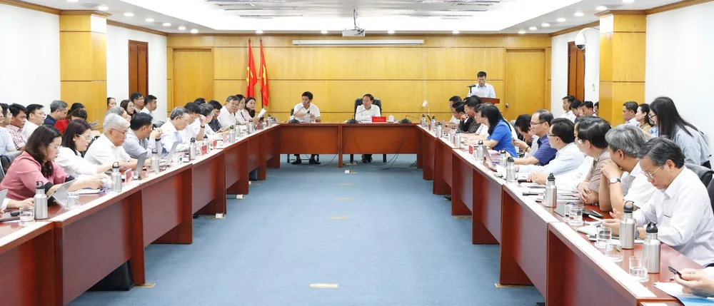 Chiều 14-10, Thứ trưởng Bộ TN&MT Lê Minh Ngân đã chủ trì cuộc làm việc của Bộ TN&MT với 21 địa phương về điều chỉnh bảng giá đất theo quy định của Luật Đất đai 2024. bang-gia-dat-2.jpg