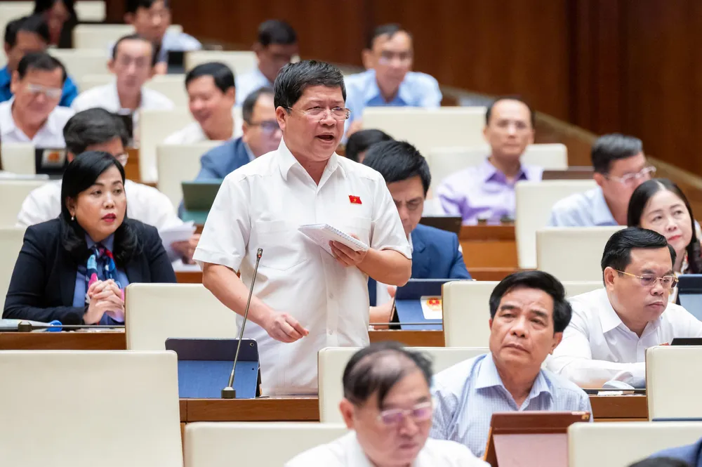 ĐBQH Tạ Văn Hạ (Quảng Nam) Đại biểu quốc hội cảnh báo về 'quả bom' vay nợ bất động sản