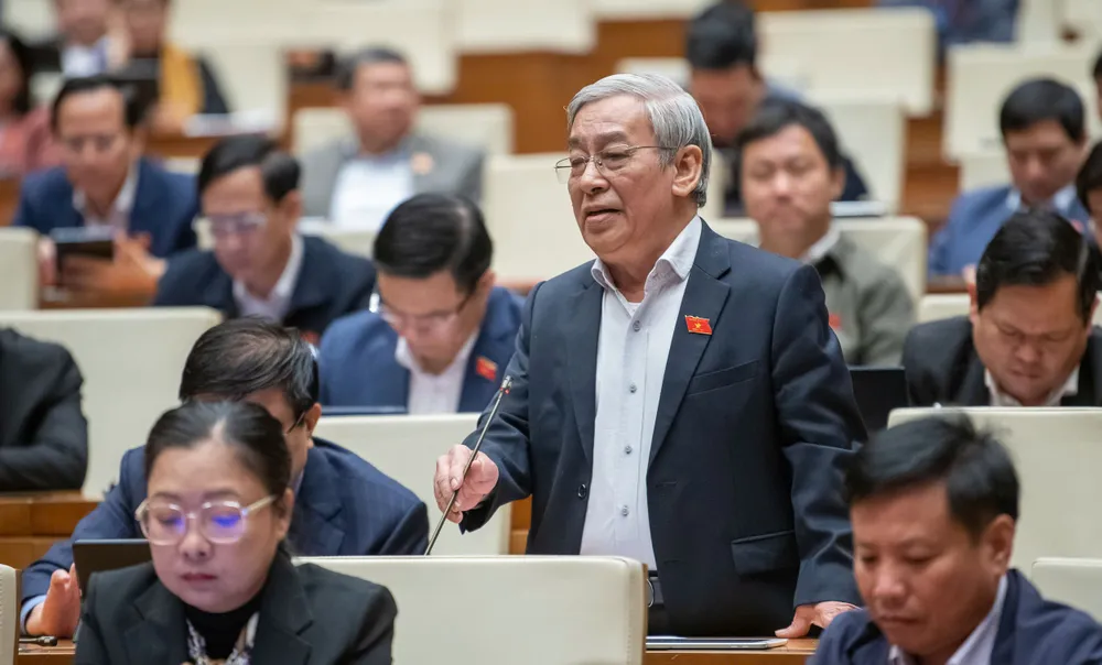 Bắn pháo hoa cũng phải Thủ tướng quyết thì thời gian đâu mà điều hành