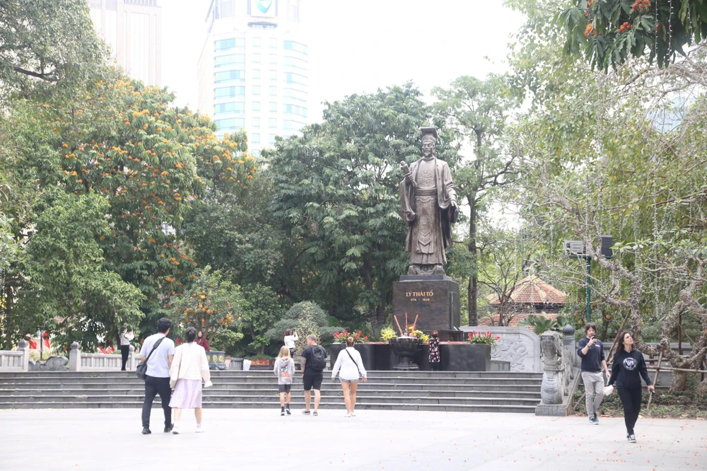 UBND quận Hoàn Kiếm sẽ cải tạo, chỉnh trang lại vườn hoa Lý Thái Tổ. vuon-hoa-ly-thai-to.jpg