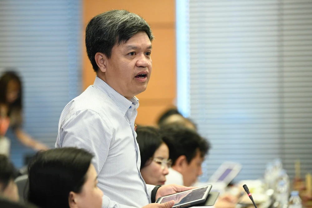 ĐBQH Tạ Đình Thi (Hà Nội) luat-can-bo-cong-chuc-thi.jpg