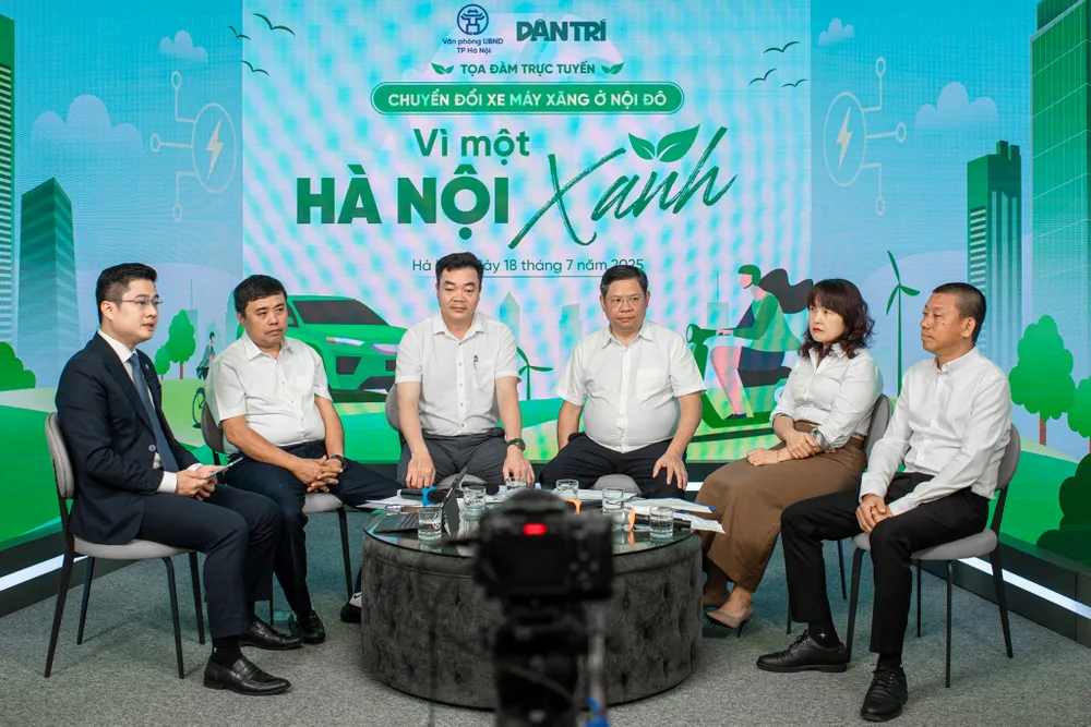 Nhiều chính sách hỗ trợ người dân Hà Nội đổi xe máy xăng sang xe điện | Báo  Pháp Luật TP. Hồ Chí Minh