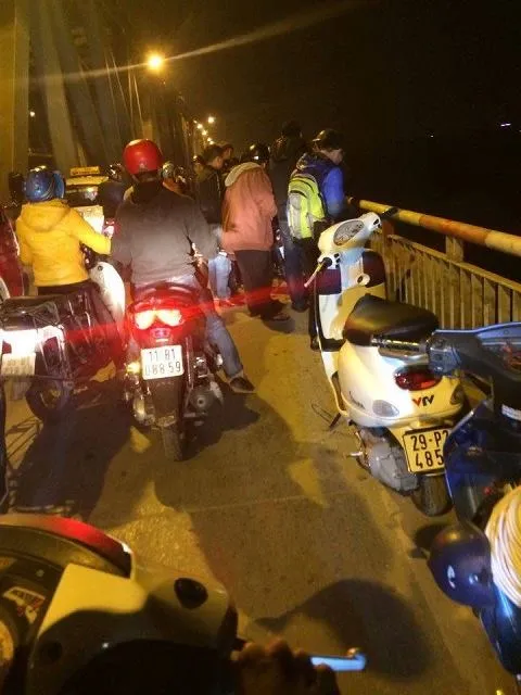 Để lại những tấm ảnh, nam thanh niên bất ngờ nhảy cầu tự tử ảnh 1 Để lại những tấm ảnh, nam thanh niên bất ngờ nhảy cầu tự tử ảnh 1