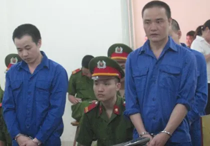 Hai anh lãnh án tử, em ngồi tù suốt đời vì vận chuyển 'hàng trắng' ảnh 1