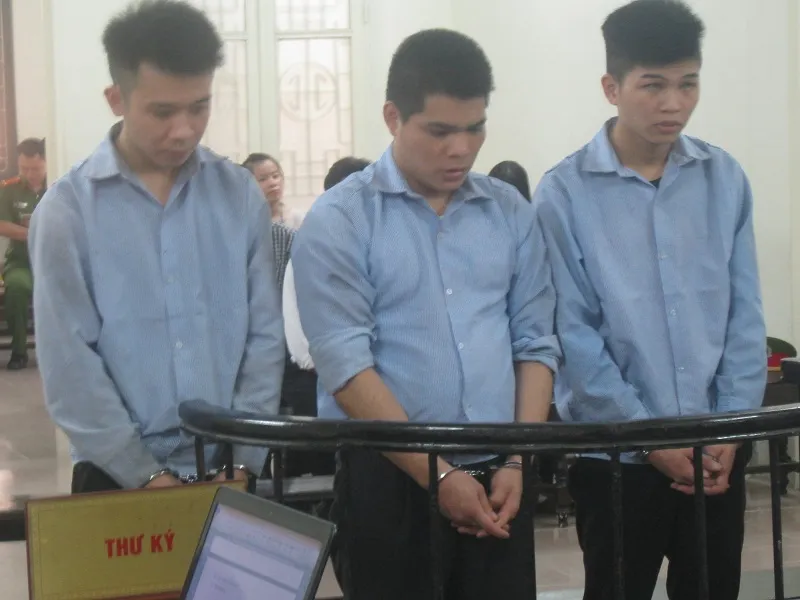 Bênh bạn, dùng kiếm đâm chết người không quen biết ảnh 1