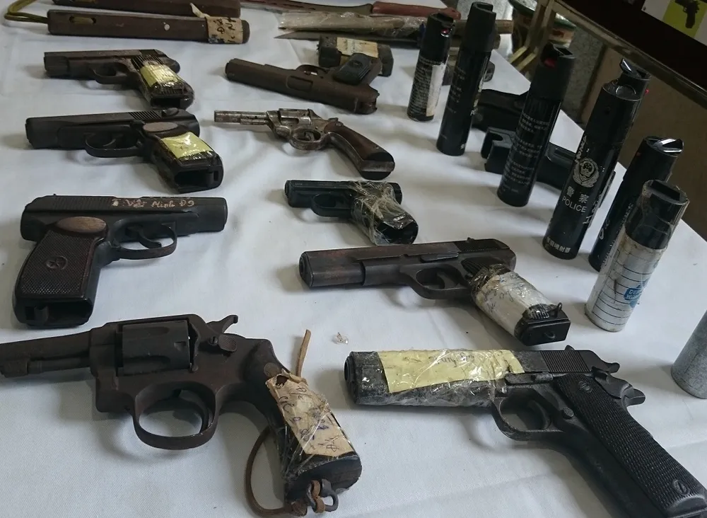 Hàng loạt súng, đạn bị lực lượng 141 Hà Nội thu giữ