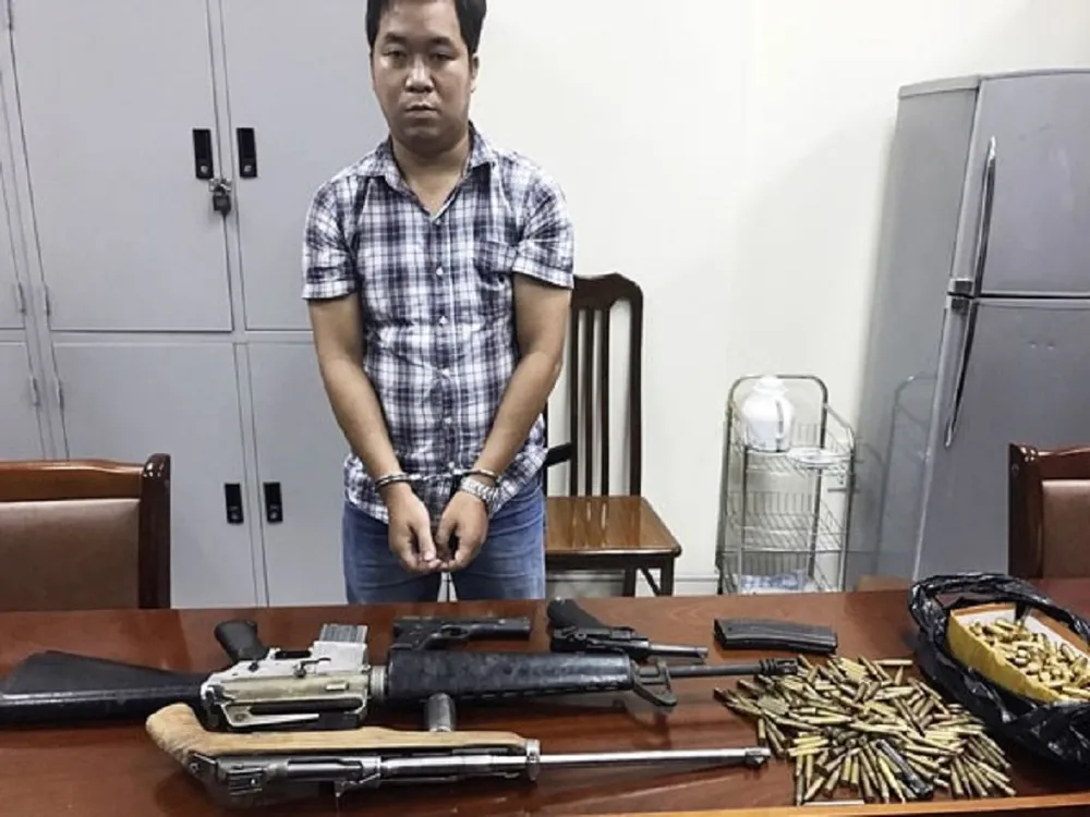 Bắt 'trùm' vũ khí cùng 4 khẩu súng và 300 viên đạn ảnh 1