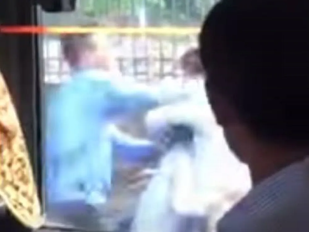 Phụ xe khách chửi bới, hành hung nữ hành khách ảnh 1 Phụ xe khách chửi bới, hành hung nữ hành khách ảnh 1