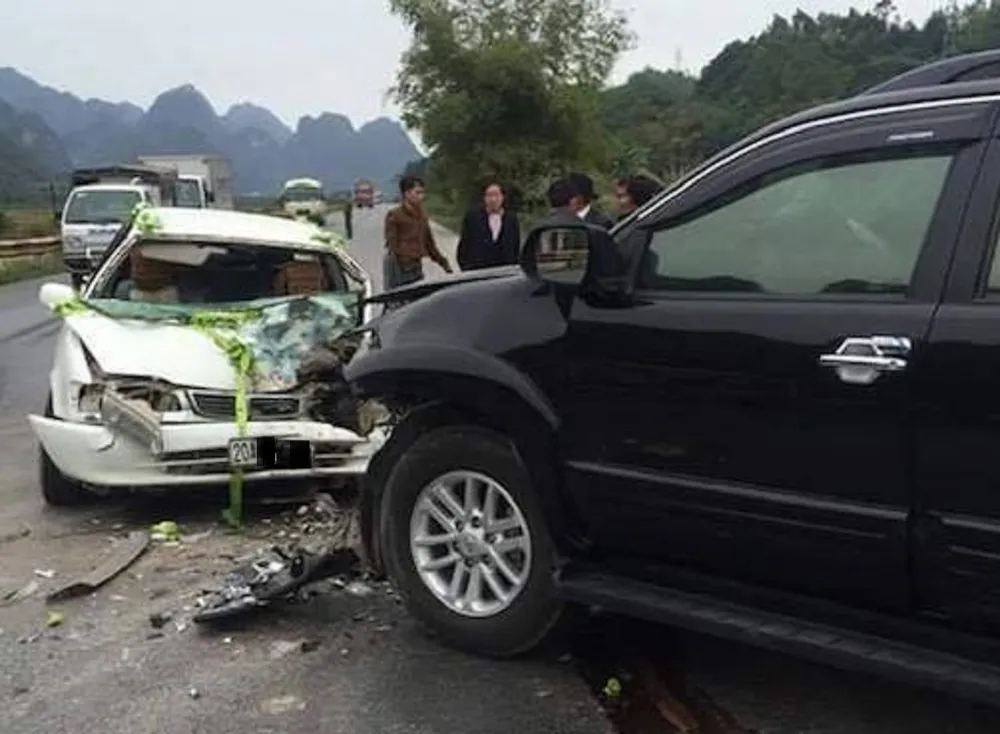 Cô dâu, chú rể gặp tai nạn đúng ngày cưới ảnh 1 Cô dâu, chú rể gặp tai nạn đúng ngày cưới ảnh 1