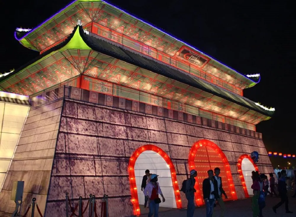 Giới trẻ Hà Nội 'phát cuồng' với lễ hội đèn lồng ảnh 1