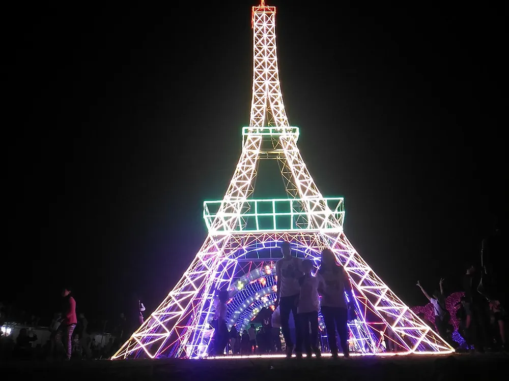 Giới trẻ Hà Nội 'phát cuồng' với lễ hội đèn lồng ảnh 7