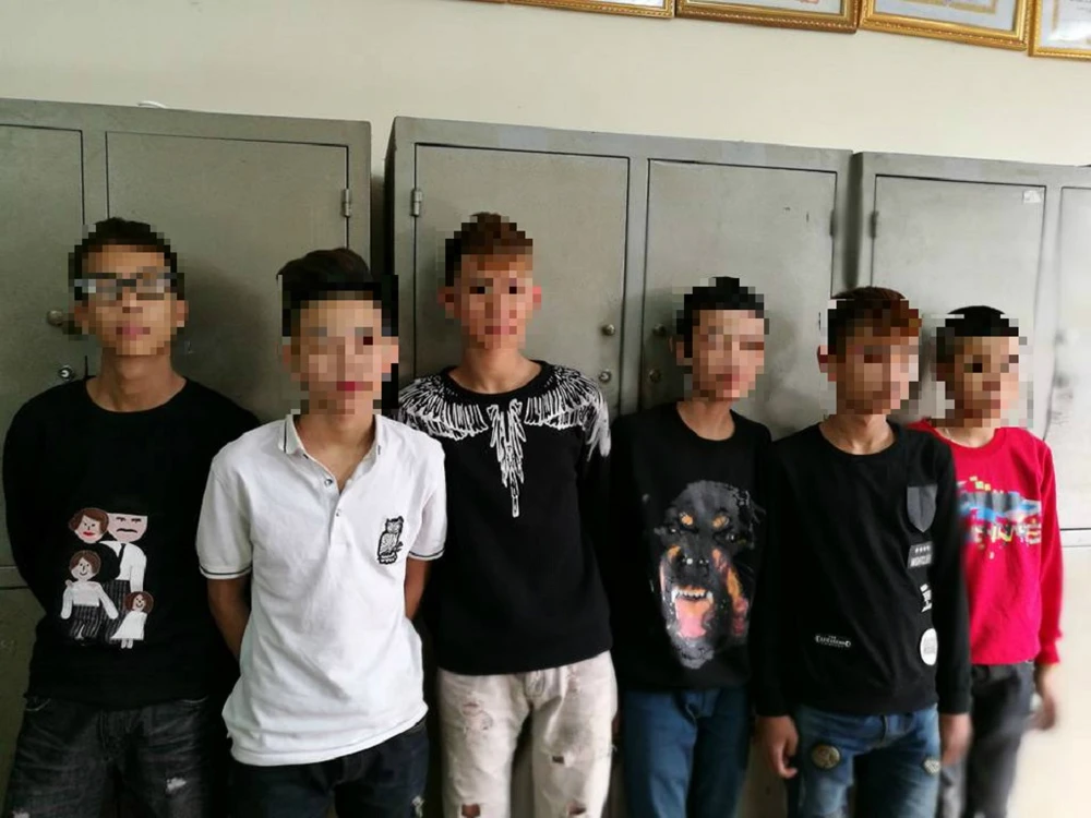 Mâu thuẫn Facebook, 40 thiếu niên 'đại náo' phố đi bộ ảnh 1